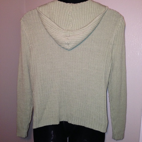 Light mint green sweater! - Picture 3 of 4