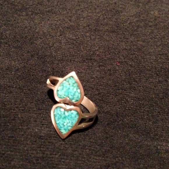 .925 sterling CRUSHED TURQUOISE HEART RING SZ 5.75 - Picture 1 of 3