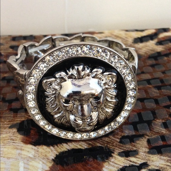 Silver large round lions head bracelet