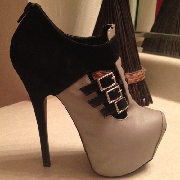 Liliana Shoes - BUNDLE Black and Dark Taupe Ankle Booties