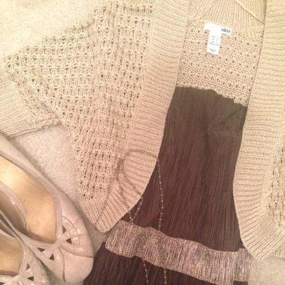 H&M shrug