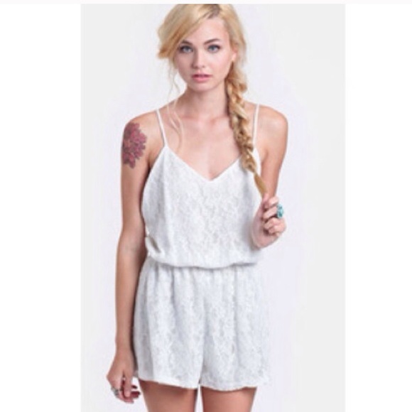 ❌ SOLD White lace romper - Picture 2 of 3