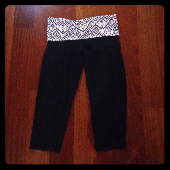 PINK Victoria's Secret Crop Leggings