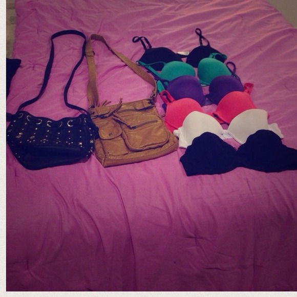 ✨ Bra & 2 cross body bags bundle✨