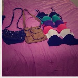 ✨ Bra & 2 cross body bags bundle✨
