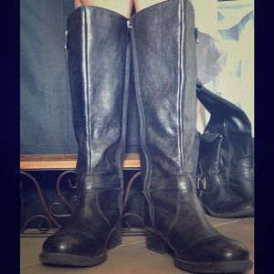 Edgy Zipper Boots