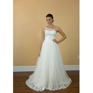 Gorgeous one shoulder wedding dress