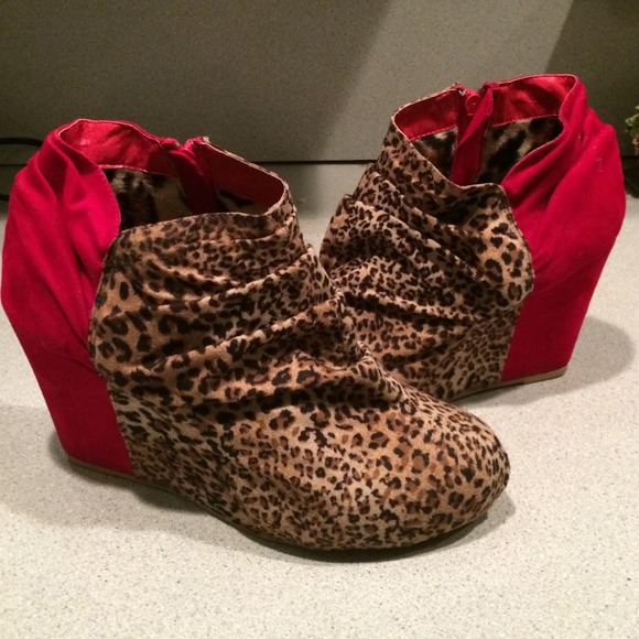 Fahrenheit Shoes - Red and swede leoparde print boots 8 1/2