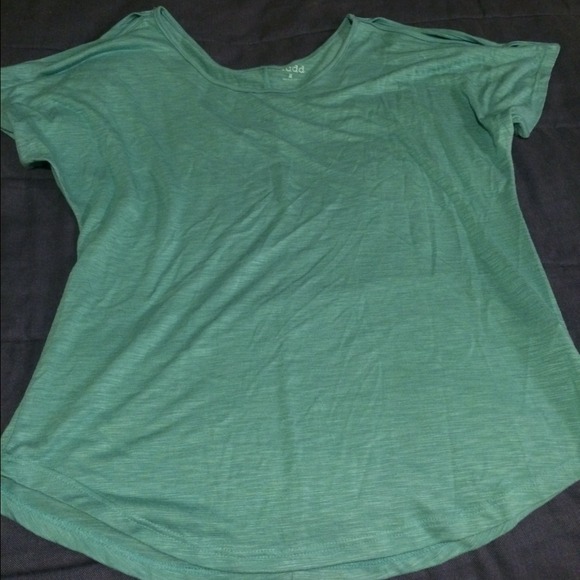 Light blue T-shirt with open sleeves