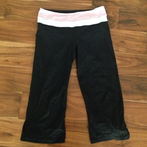 LuLu Lemon Athletic Crop groove