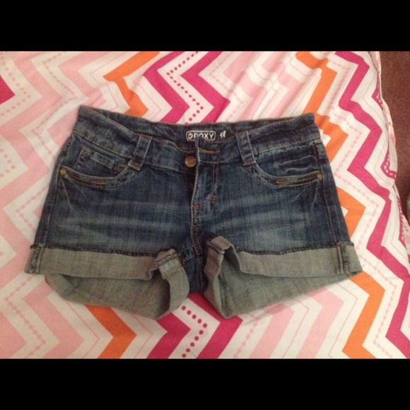 Size 7 Roxy jean shorts