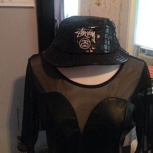 Stussy bucket hat from UO