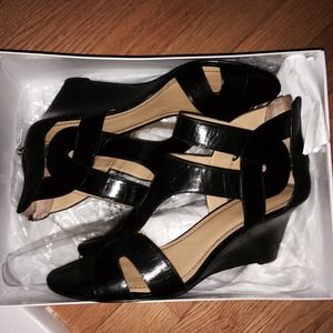 🌟✨Sale Now on Nine West Low Wedge Sandal