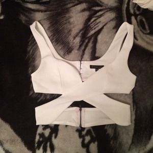 💥sale today💥 white cutout crop