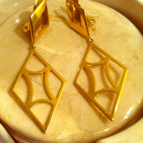 Monet Jewelry - 🎉HP🎉 Vintage Monet Long Gold Clip-On Earrings
