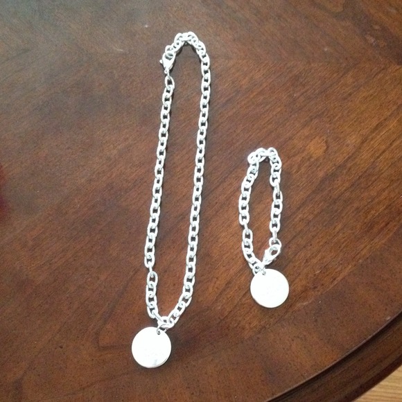 Silver necklace ( Drop the price )