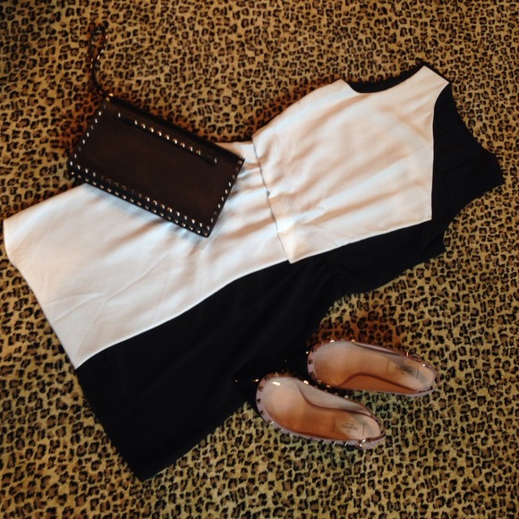 Trend Alert: Black and White! - Picture 3 of 3