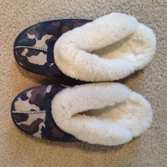 Ugg slip on shoes in blue camo