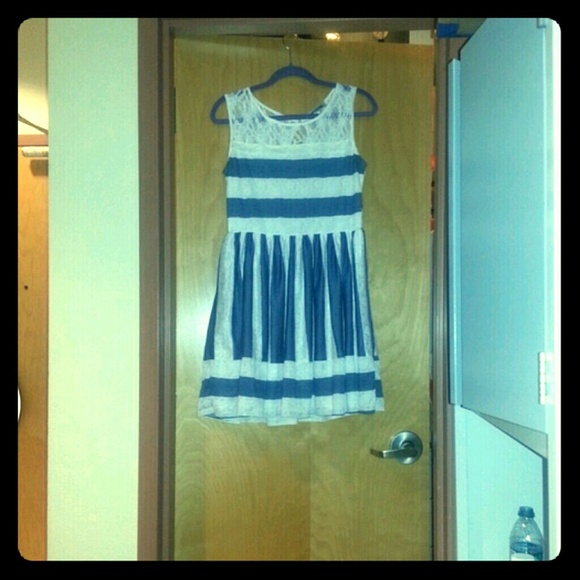 Retro style stripped dress