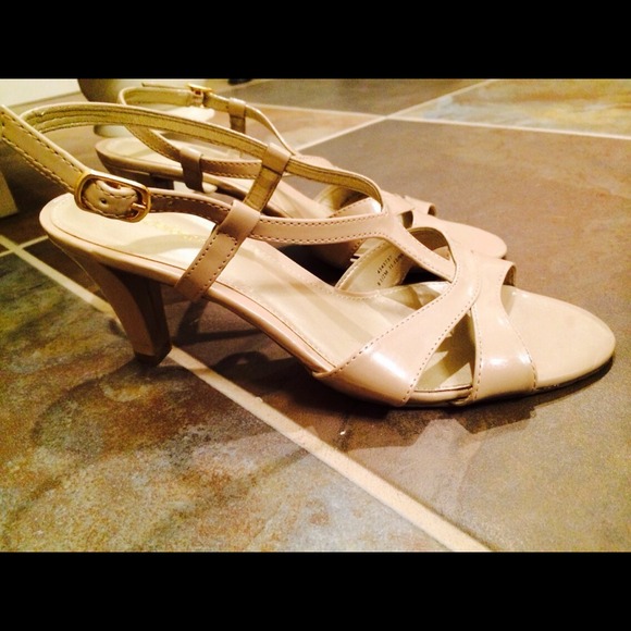 Taupe heels - Picture 3 of 3