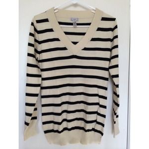 Medium thick long sleeve strip sweater.