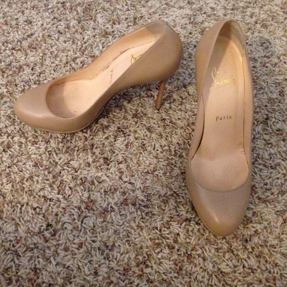 SOLD****Christian Louboutin Nude pumps