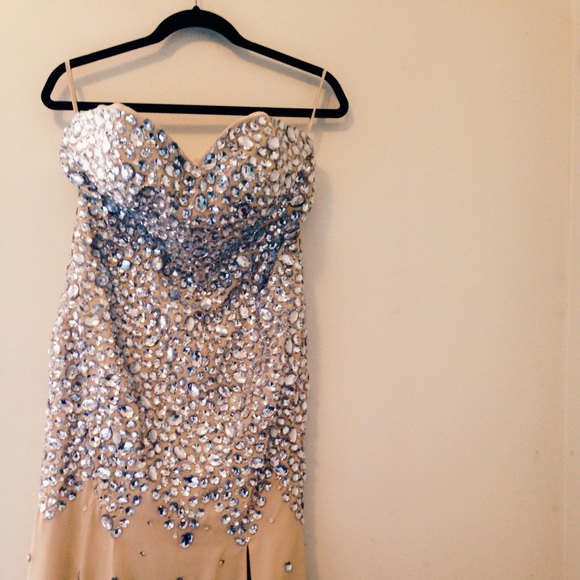 Boutique Dresses & Skirts - HP X2 🌻🐘Beautiful Jewel Prom Dress