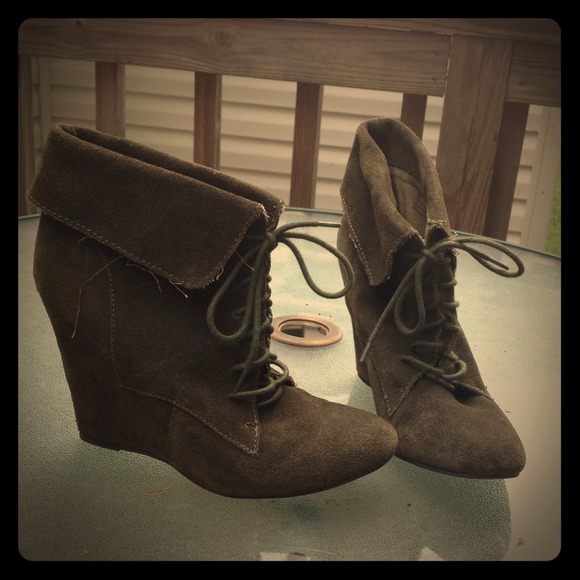 Heeled boots