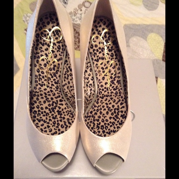 Jessica Simpson. JS JEELO Peep toe Wedges