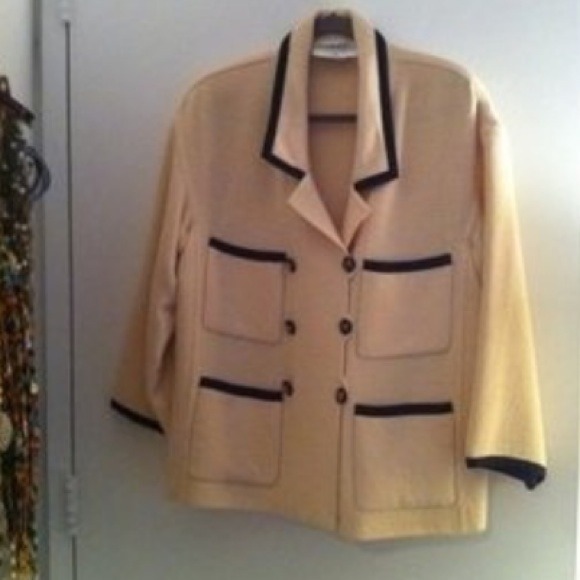 Kept π HOST PICKπ Authentic CHANEL JACKET π - Picture 2 of 4