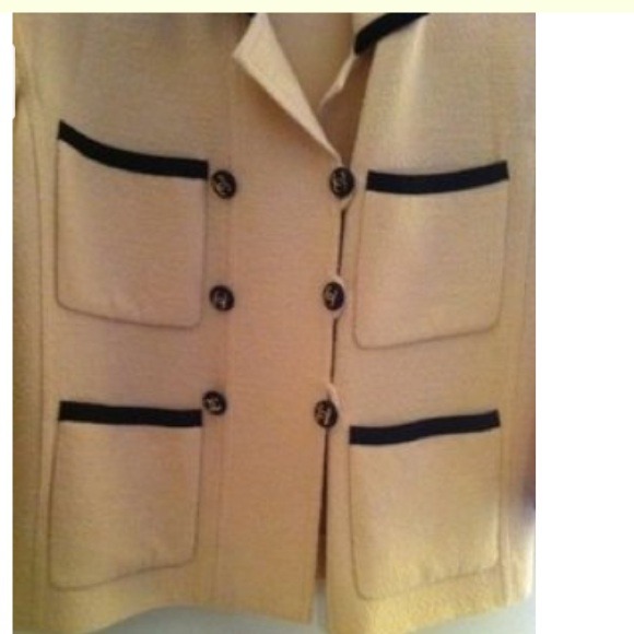 Kept π HOST PICKπ Authentic CHANEL JACKET π - Picture 3 of 4