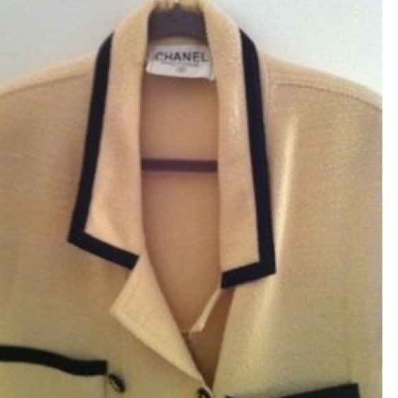 Kept π HOST PICKπ Authentic CHANEL JACKET π - Picture 4 of 4