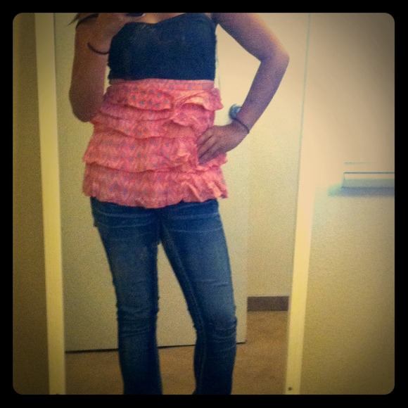 Adorable Strapless Shirt with Ruffles