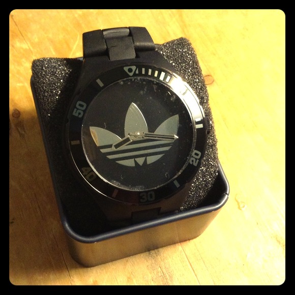 ⛔️Sold⛔️Adidas black watch NWT
