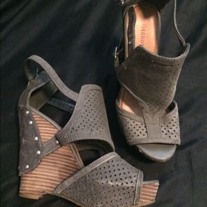 Gianni Bini Wedge Heels