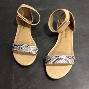 Cute strap flats