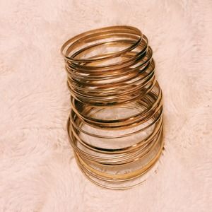 NWOT Set of 21 gold bangles ✨