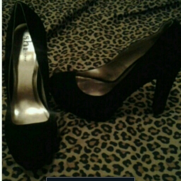 Black High Heels - Picture 2 of 2