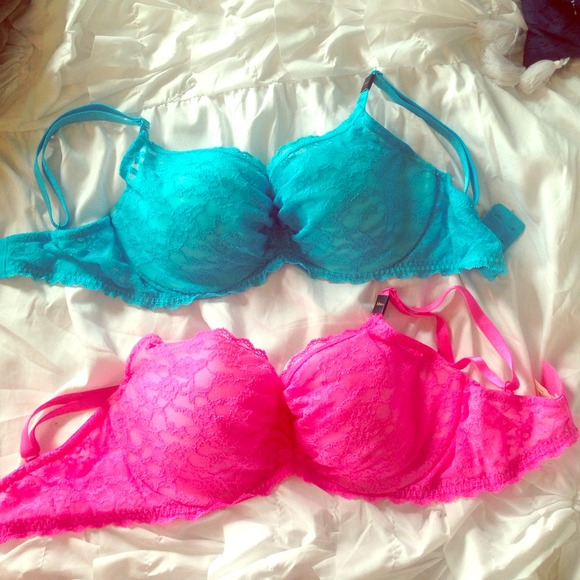 Victoria's Secret lace bras 32dd NWT