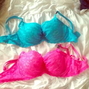 Victoria's Secret lace bras 32dd NWT