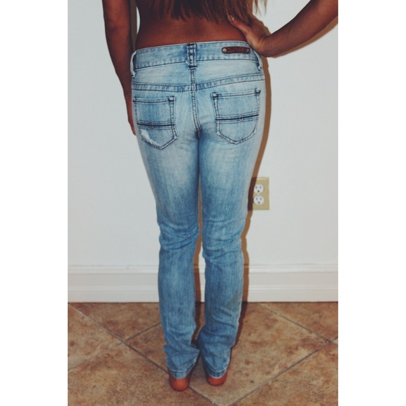 DKNY Blue Jeans. Classic. - Picture 2 of 3