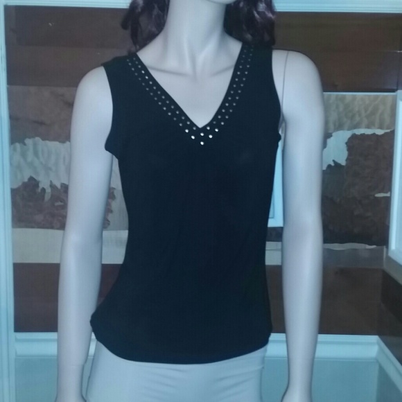 Black detailed sleeveless top - Picture 1 of 3