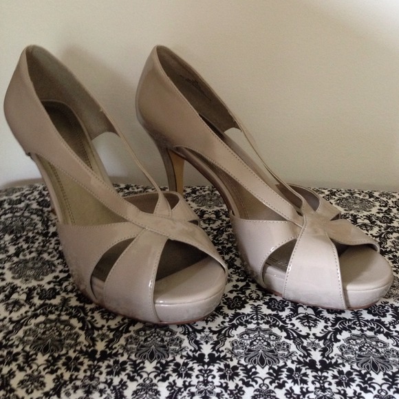 Nude Peep Toe Heels NWOT