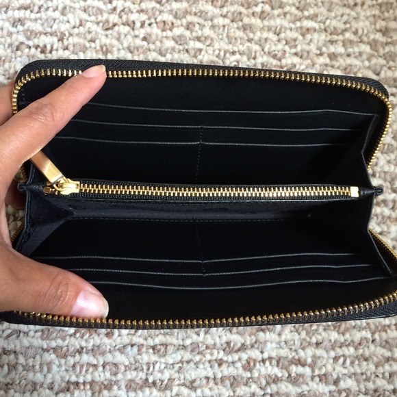 SOLDTory Burch Robinson Printed Zip Continental - Picture 2 of 4
