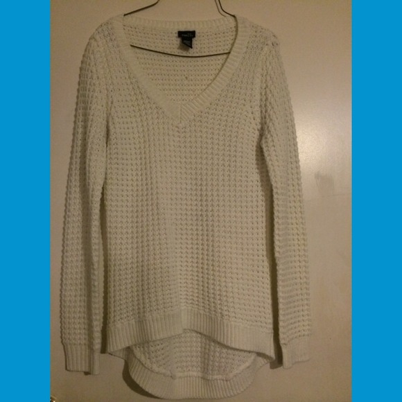 White knitted sweater!