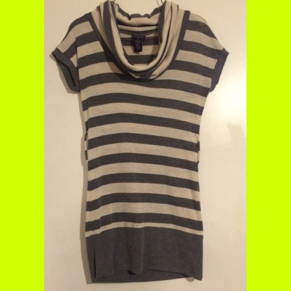 Gray & cream color sweater top