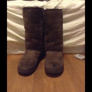 Real dark brown UGG's!!!!