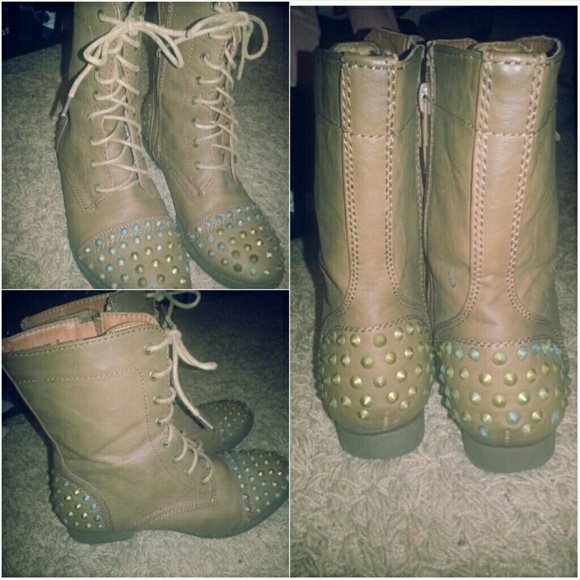 Studded light brown combat boots - Picture 1 of 1