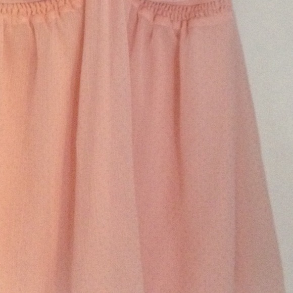 Peachy-pink halter top 🌸 - Picture 2 of 3