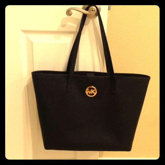 Michael Kors Handbags - Michael kors leather bag